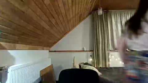 emilyar online show from 23, 4, 2026