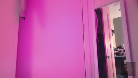 Emily Beach online show from 31, 10, 2025