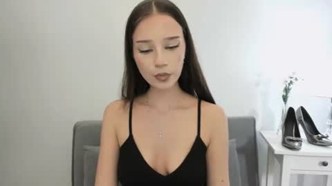 Snapshot of emilycharming chatting on 18, 9, 2025 EmilyCharming online show from 18, 9, 2025