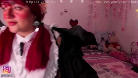 Snapshot of emilycollei chatting on 11, 11, 2025 Emily online show from 11, 11, 2025