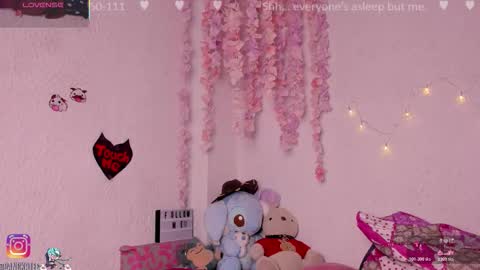 Snapshot of emilycollei chatting on 12, 11, 2025 Emily online show from 12, 11, 2025