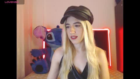 Snapshot of emilyedwadrs_2 chatting on 3, 2, 2025 Emily Edwards online show from 3, 2, 2025
