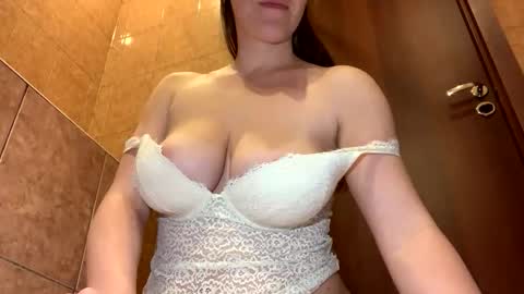 emilygibbes online show from 21, 10, 2025