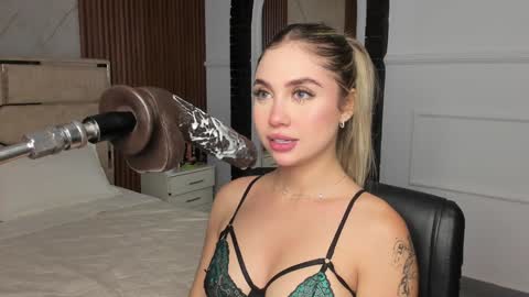Snapshot of emilyhendrix_ chatting on 30, 1, 2025 Emily Hendrix online show from 30, 1, 2025