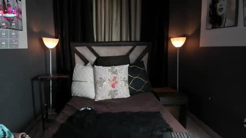 Emily Jhonson online show from 17, 9, 2025