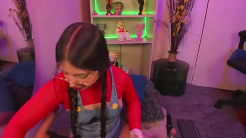 Snapshot of emilykarterr chatting on 6, 12, 2024 VALEEEN online show from 6, 12, 2024