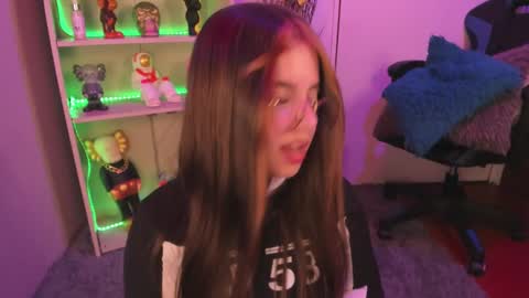 Snapshot of emilykarterr chatting on 4, 1, 2025 VALEEEN online show from 4, 1, 2025