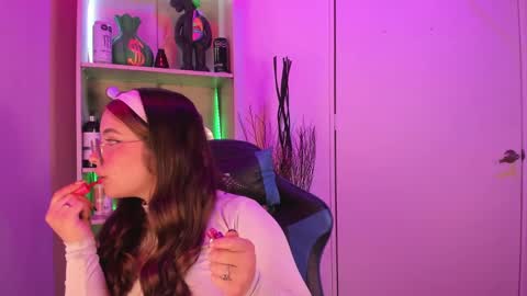 Snapshot of emilykarterr chatting on 16, 1, 2025 VALEEEN online show from 16, 1, 2025
