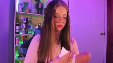 Snapshot of emilykarterr chatting on 19, 1, 2025 VALEEEN online show from 19, 1, 2025
