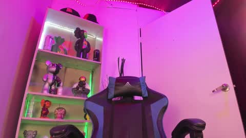 Snapshot of emilykarterr chatting on 25, 1, 2025 VALEEEN online show from 25, 1, 2025