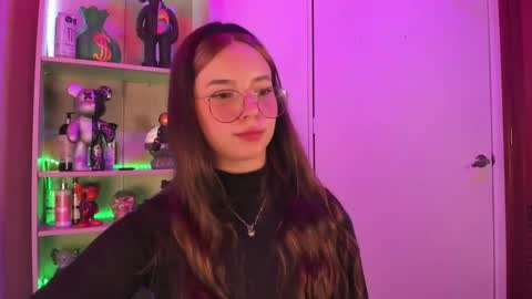 Snapshot of emilykarterr chatting on 28, 1, 2025 VALEEEN online show from 28, 1, 2025