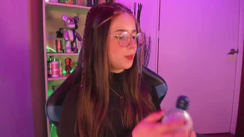 Snapshot of emilykarterr chatting on 5, 2, 2025 VALEEEN online show from 5, 2, 2025