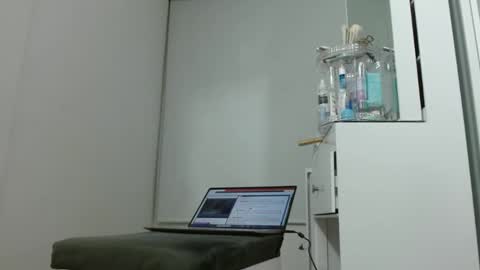 emily monrro online show from 2, 2, 2025