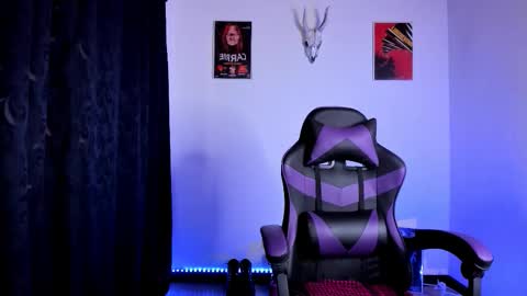  Emily Support me to have 100 likes plx online show from 26, 11, 2025