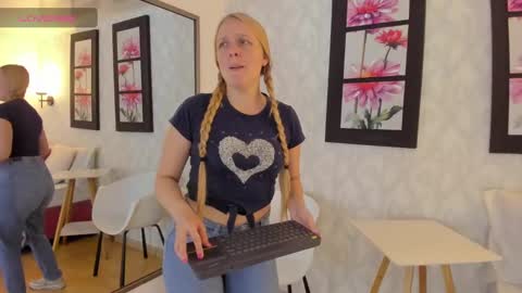 Snapshot of emilysumer chatting on 16, 2, 2025 Summer 3 online show from 16, 2, 2025