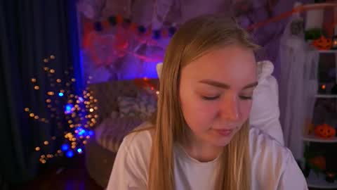 Snapshot of emilysunshines chatting on 1, 11, 2025 MY NAME IS Emily WELCOME EVERYONE I WILL BE HAPPY TO GIVE YOU WHAT YOU HAVE DREAMED OF FOR SO LONG online show from 1, 11, 2025