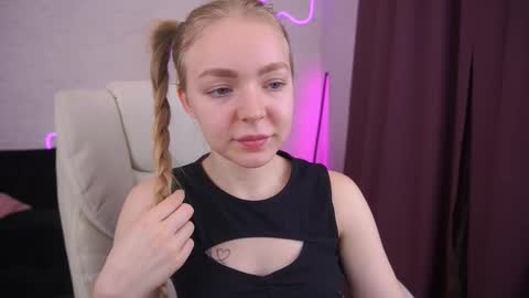 Snapshot of emilysunshines chatting on 29, 11, 2025 MY NAME IS Emily WELCOME EVERYONE I WILL BE HAPPY TO GIVE YOU WHAT YOU HAVE DREAMED OF FOR SO LONG online show from 29, 11, 2025