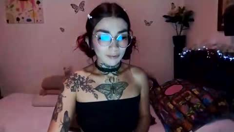 Snapshot of emilywhitee_ chatting on 4, 12, 2024 Valentina independent model online show from 4, 12, 2024