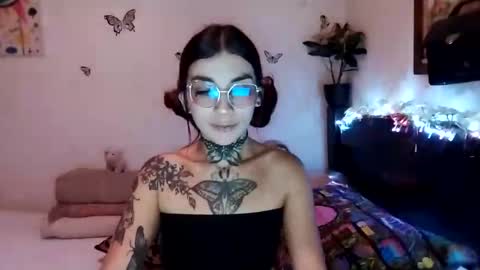 Snapshot of emilywhitee_ chatting on 6, 12, 2024 Valentina independent model online show from 6, 12, 2024