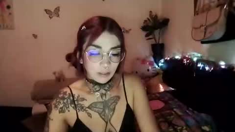 Snapshot of emilywhitee_ chatting on 12, 3, 2025 Valentina independent model online show from 12, 3, 2025