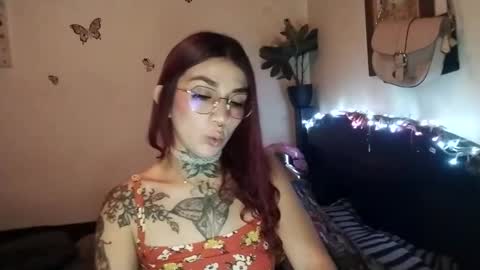 Snapshot of emilywhitee_ chatting on 8, 10, 2025 Valentina independent model online show from 8, 10, 2025