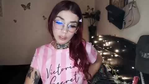 Snapshot of emilywhitee_ chatting on 7, 2, 2026 Valentina independent model online show from 7, 2, 2026