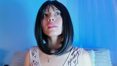 Snapshot of emilywithe_ chatting on 1, 10, 2025 online show from 1, 10, 2025
