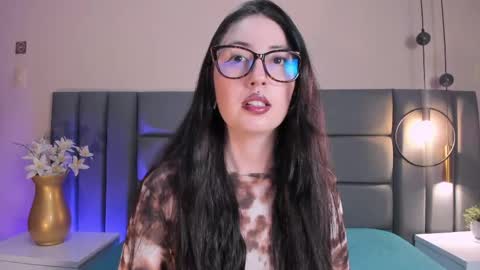 Snapshot of emilyywatson chatting on 5, 6, 2026 Emilyy Watson online show from 5, 6, 2026