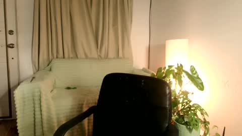 Snapshot of emma______1996 chatting on 9, 7, 2026 emma______1996 online show from 9, 7, 2026