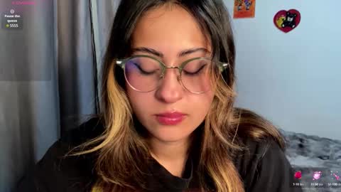 Snapshot of emma__bell_ chatting on 1, 10, 2025 Emma Is here online show from 1, 10, 2025