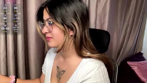 Snapshot of emma__bell_ chatting on 9, 10, 2025 Emma Is here online show from 9, 10, 2025