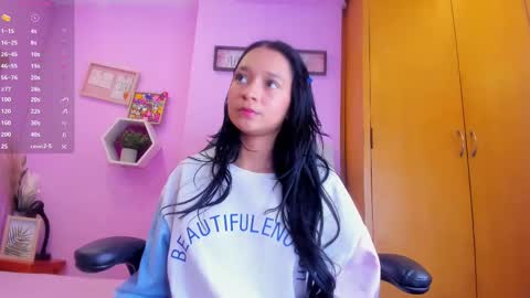 Snapshot of emma_anturin chatting on 9, 9, 2025 Emma Anturin online show from 9, 9, 2025