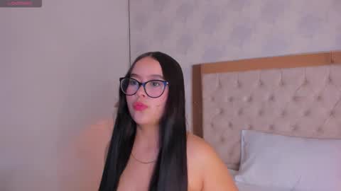Snapshot of emma_bonnie chatting on 5, 10, 2025 emma_bonnie online show from 5, 10, 2025