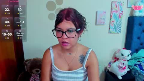 Snapshot of emma_boo_ chatting on 31, 10, 2025 emma_boo_ online show from 31, 10, 2025