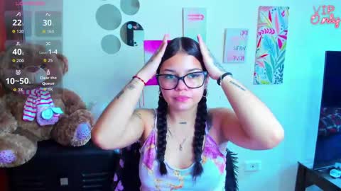 Snapshot of emma_boo_ chatting on 5, 6, 2026 emma_boo_ online show from 5, 6, 2026