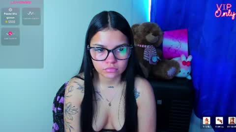 Snapshot of emma_boo_ chatting on 6, 7, 2026 emma_boo_ online show from 6, 7, 2026