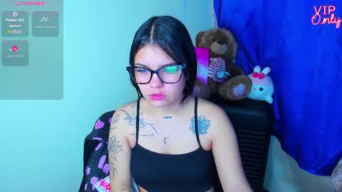 Snapshot of emma_boo_ chatting on 10, 7, 2026 emma_boo_ online show from 10, 7, 2026