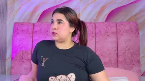 Snapshot of emma_curvy1 chatting on 23, 5, 2026 Emma online show from 23, 5, 2026