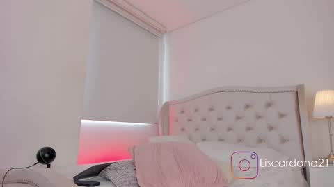 Snapshot of emma_dee chatting on 16, 9, 2025 emma_dee online show from 16, 9, 2025