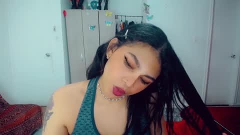 Snapshot of emma_diva chatting on 12, 9, 2025 emma online show from 12, 9, 2025