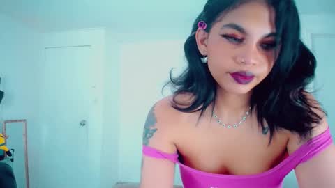 Snapshot of emma_diva chatting on 16, 10, 2025 emma online show from 16, 10, 2025