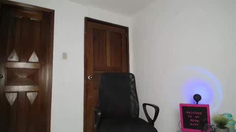 Emma Glow online show from 29, 11, 2025