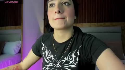 Snapshot of emma_hiltonn_ chatting on 12, 5, 2026 E M M A online show from 12, 5, 2026