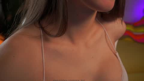 Snapshot of emma_land chatting on 18, 12, 2025 online show from 18, 12, 2025