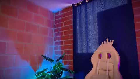 Emma Rouse Independent Model online show from 17, 10, 2025