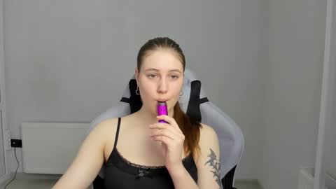Snapshot of emma_sweettyy chatting on 10, 6, 2026 Emma online show from 10, 6, 2026
