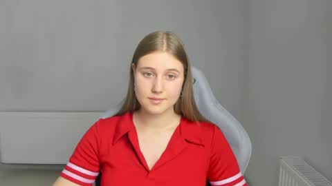 Snapshot of emma_sweettyy chatting on 12, 7, 2026 Emma online show from 12, 7, 2026