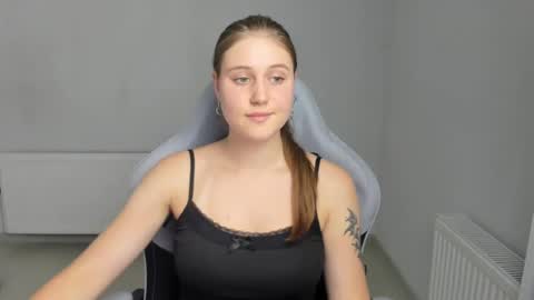 Snapshot of emma_sweettyy chatting on 14, 7, 2026 Emma online show from 14, 7, 2026