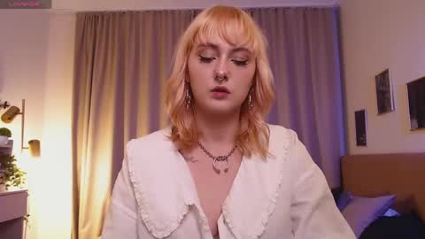 Snapshot of emma_thomps chatting on 1, 6, 2026 Rose online show from 1, 6, 2026
