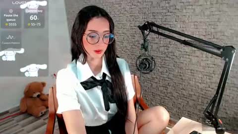 Snapshot of emma_unu chatting on 4, 8, 2026 Emma online show from 4, 8, 2026